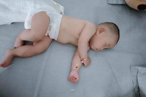 滨州宝宝脚心出汗怎么回事